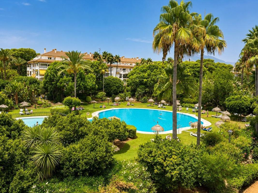 Venta de piso en Piso en Avenida Príncipe Salman, La Dama de Noche-La Alzambra, Marbella, Marbella
 photo 2