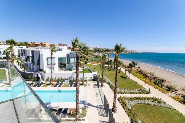 Chalet adosado en Urbanizacion Playa de Guadalobon, Guadalobón, Estepona photo 1