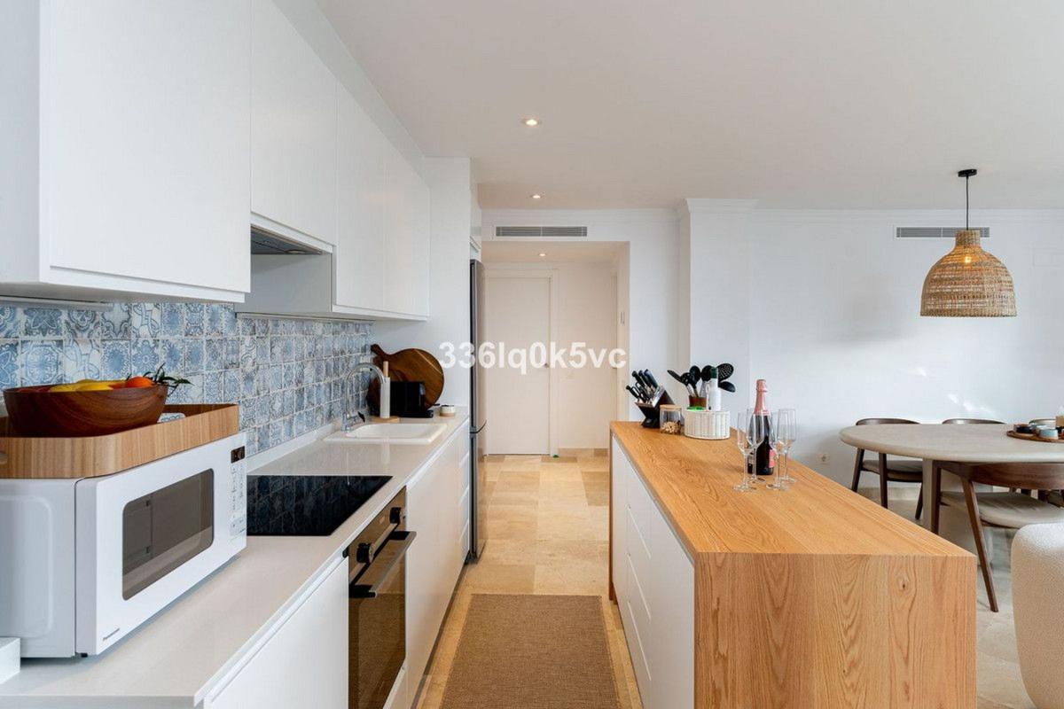 Venta de piso en Piso en Calle Algarrobo, El Paraíso, Benahavís, Benahavís
photo 4