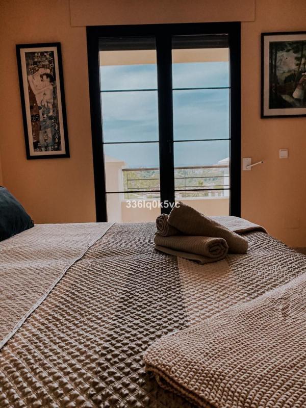Продажа квартиры на Piso en Urbanizacion Torre Esteril, Los Arqueros-Puerto del Almendro, Benahavís, Бенахавис
photo 3