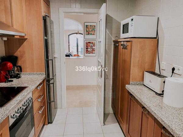 Sale of flat in Piso en Urbanizacion Torre Esteril, Los Arqueros-Puerto del Almendro, Benahavís, Benahavís
 photo 4