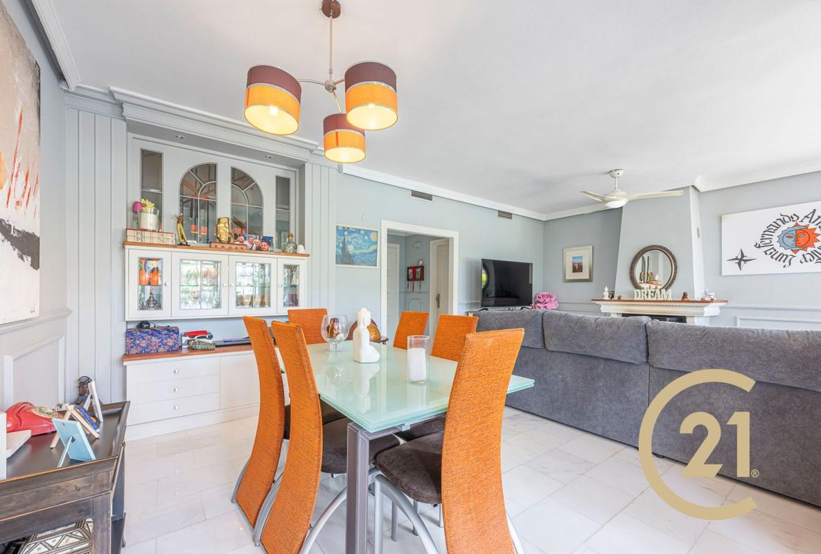 Sprzedaż niezależnego domku jednorodzinnego w  Chalet pareado en Calle Sirio, 46, Los Naranjos, Marbella, Marbella photo 5