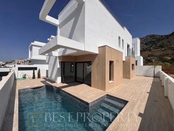 Частный шале на продаже в  Casa o chalet en Camino de la Pelotica, Capistrano, Nerja, Нерха photo 1