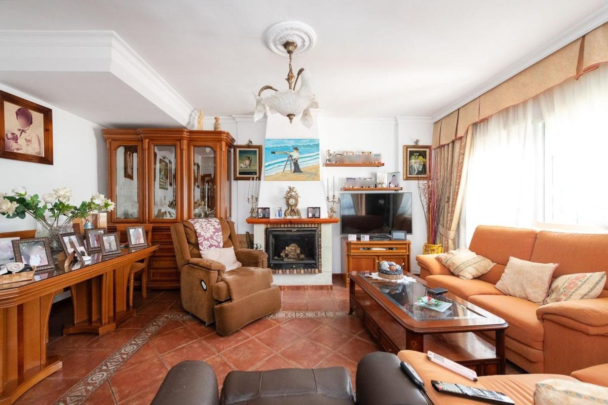 Sprzedaż niezależnego domku jednorodzinnego w Casa o chalet en Calle Poeta Manuel Alcántara, Playa del Rincón, Rincón de la Victoria, Rincón de la Victoria photo 2