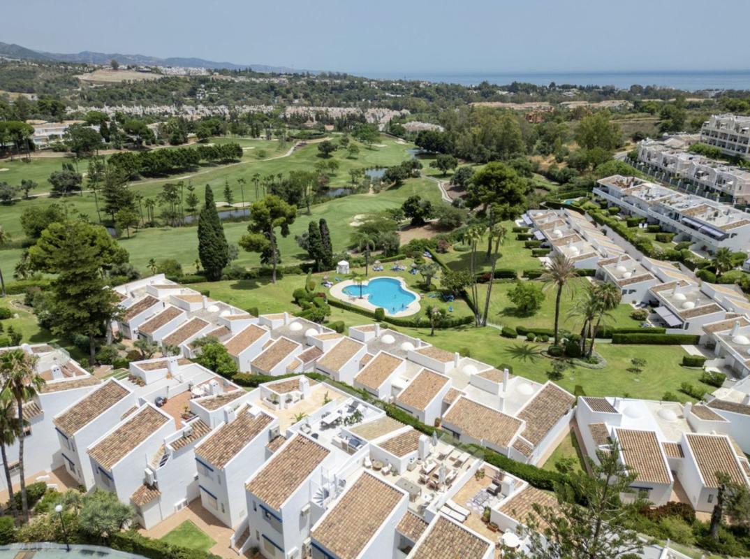 Sprzedaż duplexu w Dúplex en Avenida Valle del Golf, Aloha, Marbella, Marbella photo 2