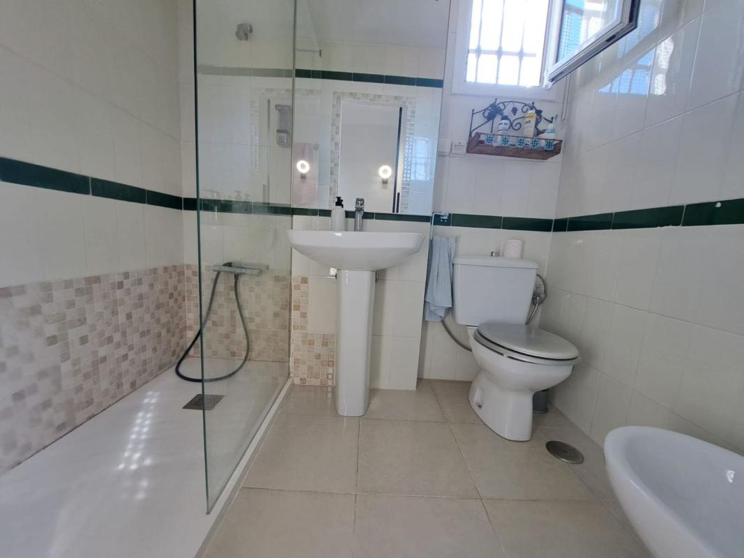 Sale of townhouse in Chalet adosado en Calle Loma de los Riscos s/n, Loma de los Riscos, Torremolinos , Torremolinos photo 4