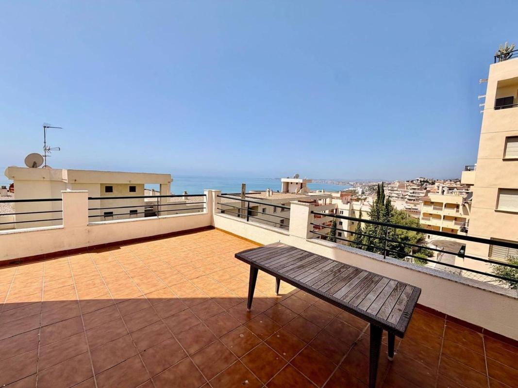Venta de piso en Piso en Calle Almuñécar, Zona Centro Comercial Torrequebrada, Benalmádena, Benalmádena
photo 3