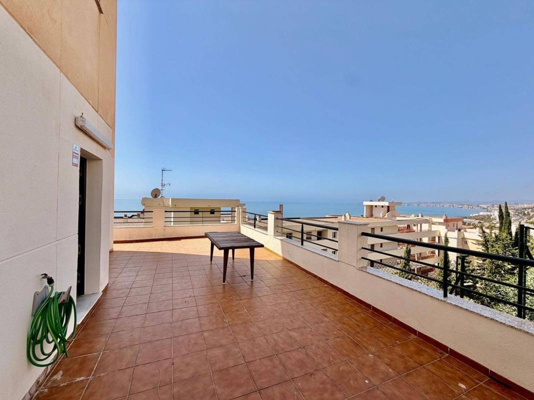 Venta de piso en Piso en Calle Almuñécar, Zona Centro Comercial Torrequebrada, Benalmádena, Benalmádena
photo 4