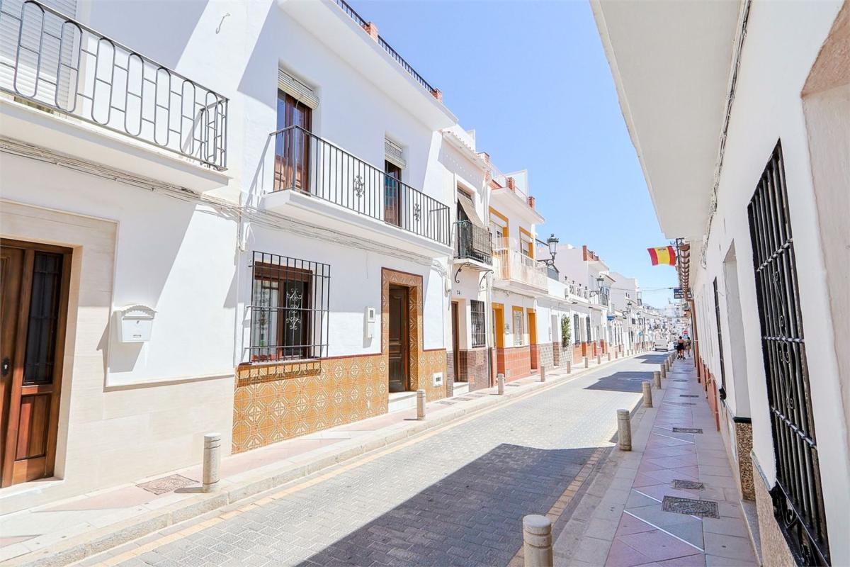 Venta de chalet adosado en Chalet adosado en Calle Alfonso XII, Centro, Nerja , Nerja photo 2