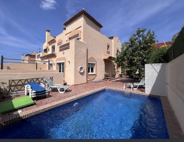 Chalet pareado en Calle Marcos de Segura, Bello Horizonte-Lindasol, Marbella photo 1