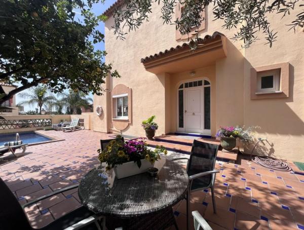 Chalet pareado en Calle Marcos de Segura, Bello Horizonte-Lindasol, Marbella thumbnail 2