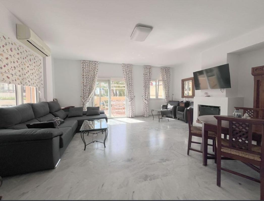 Venta de chalet independiente en Chalet pareado en Calle Marcos de Segura, Bello Horizonte-Lindasol, Marbella, Marbella
photo 4