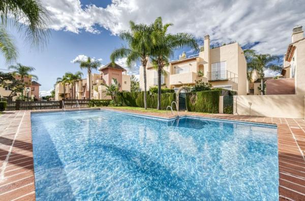 Chalet adosado en Avenida del Prado, Aloha, Marbella photo 1