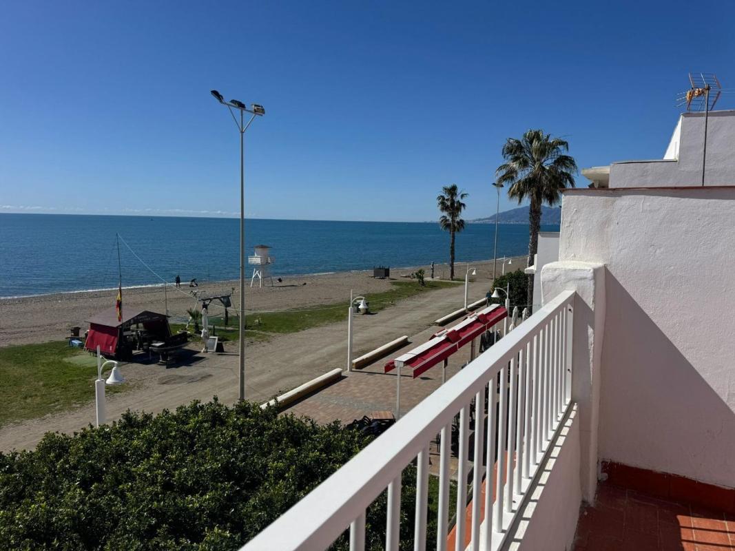 Продажа таунхауса в  Chalet adosado en Paseo Blas Infante, La Cala del Moral, Rincón de la Victoria , Ринкон-де-ла-Виктория photo 2