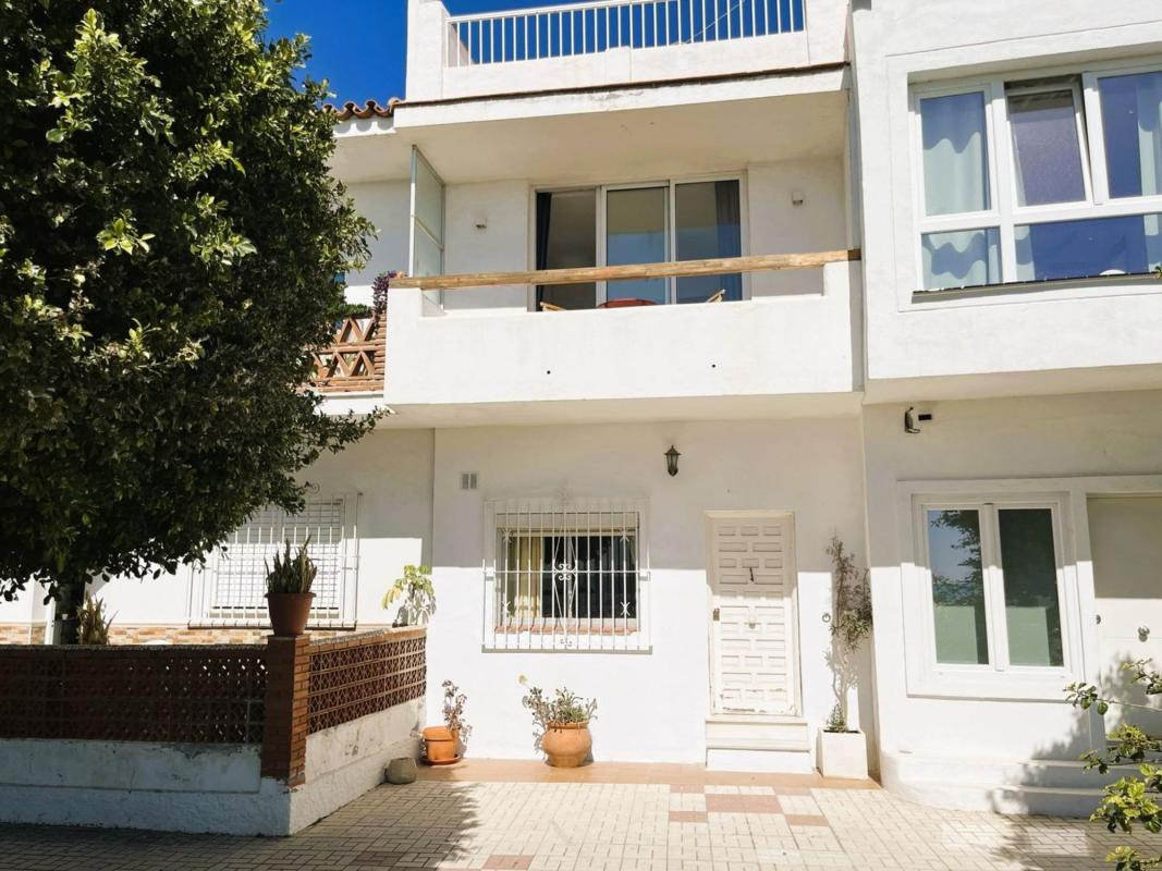 Продажа таунхауса в  Chalet adosado en Paseo Blas Infante, La Cala del Moral, Rincón de la Victoria , Ринкон-де-ла-Виктория photo 3