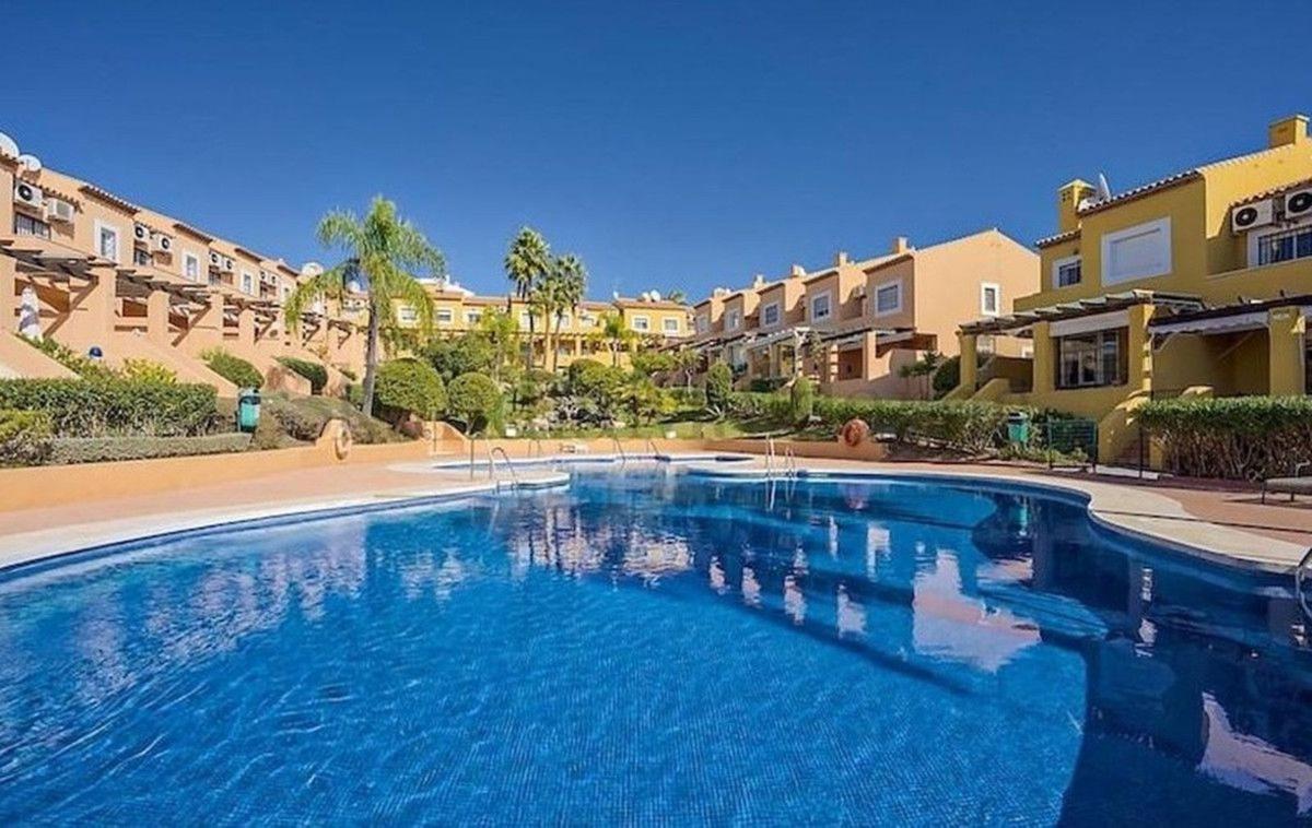 Sprzedaż szeregowego domku w Chalet adosado en Calle Mérida de Jarales, Sitio de Calahonda, Mijas , Mijas photo 5