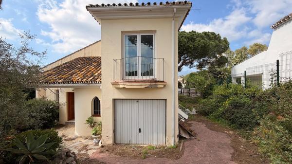 Casa o chalet independiente en Ps Colombia De (las Cumbres), 1, Green Hills - Las Cumbres de Elviria, Marbella thumbnail 2