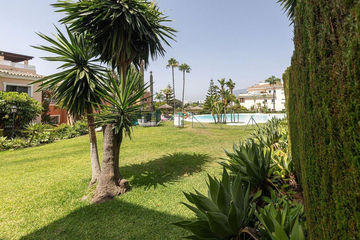 Sale of apartment in Piso en urbanization Park beach,ESTEPONA, Av.RIHN Del 45 Escalera 22- left door s/n, Villacana - Costalita - Saladillo, Estepona, Estepona
photo 3
