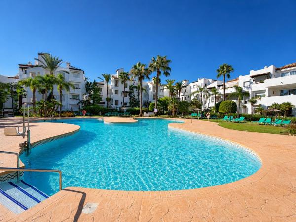 Sprzedaż mieszkania w Piso en Calle Trajano, Villacana - Costalita - Saladillo, Estepona, Estepona
photo 1