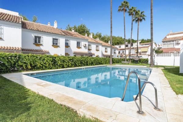 Chalet adosado en Travesía del Colorado, Playamar - Benyamina, Torremolinos photo 1