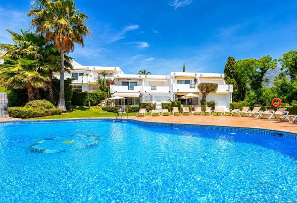 Chalet adosado en Aloha, Marbella photo 1