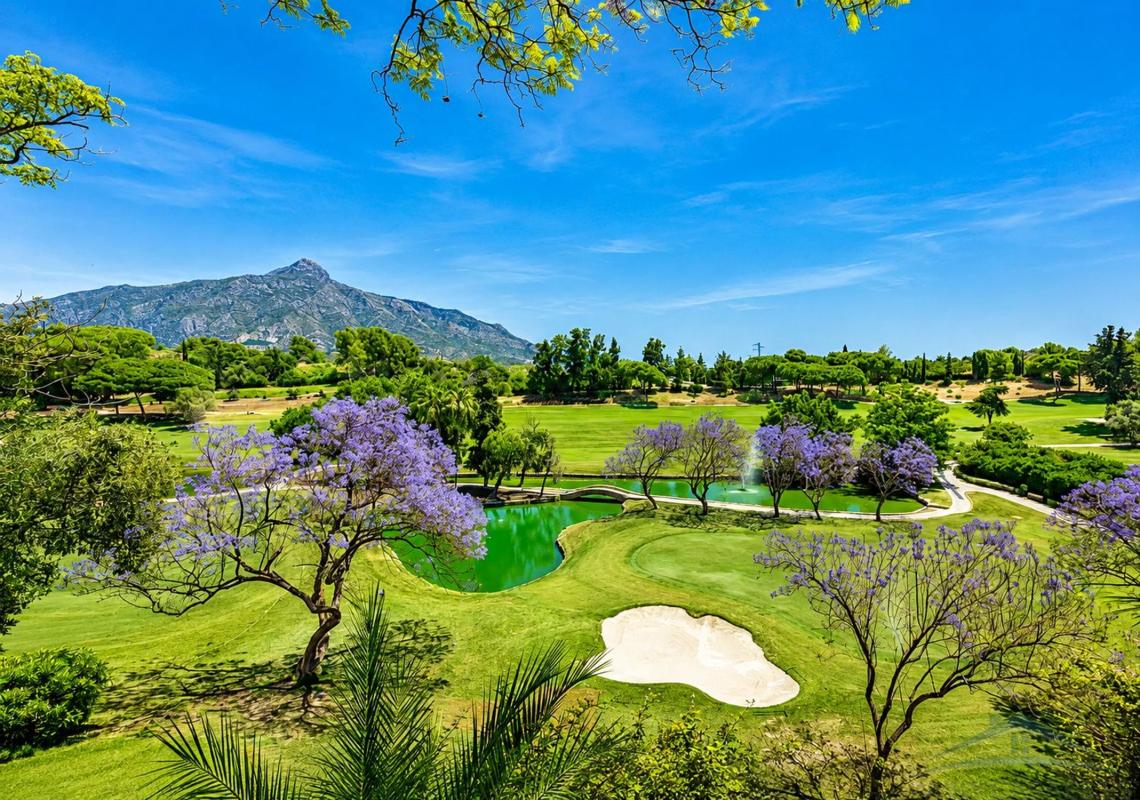 Продажа таунхауса в Chalet adosado en Aloha, Marbella , Марбелла photo 3
