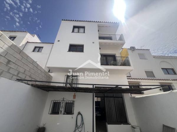 Частный шале на продаже в  Casa o chalet en Conjunto Polis, 16, Centro, Estepona, Эстепона photo 1