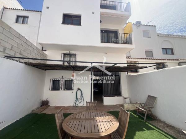 Частный шале на продаже в  Casa o chalet en Conjunto Polis, 16, Centro, Estepona, Эстепона photo 2