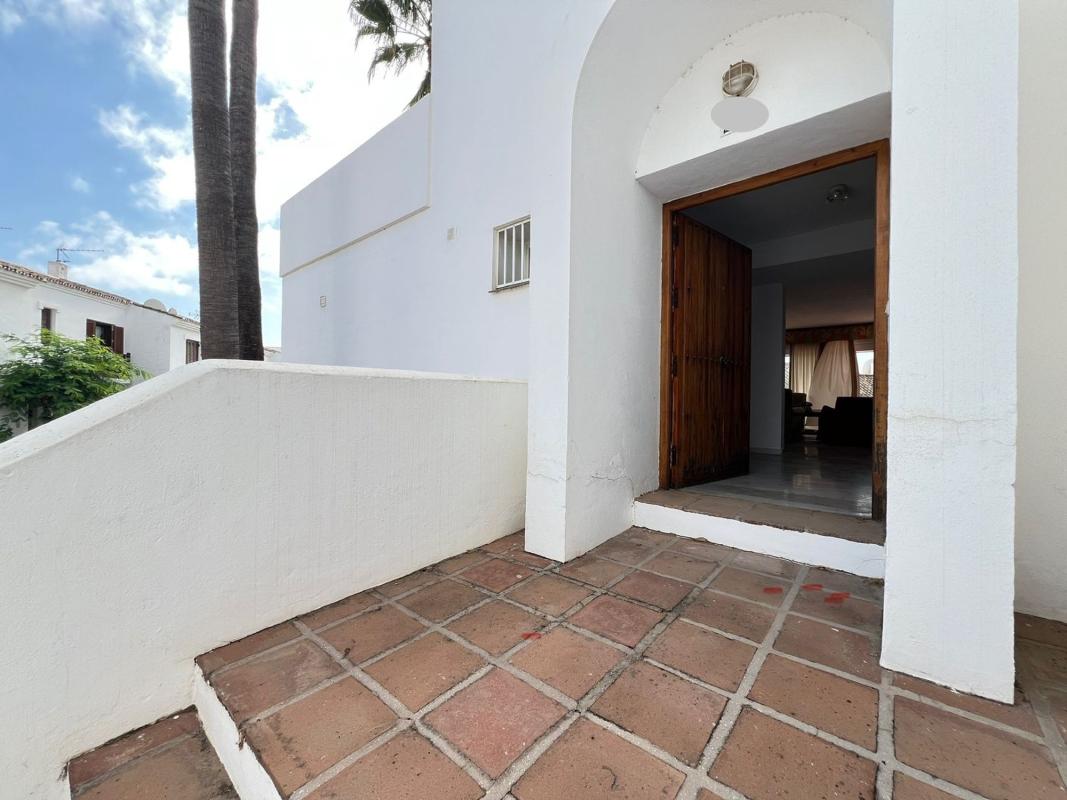 Venta de chalet adosado en Chalet adosado en Urbanizacion Playa de Guadalobon, 67, Guadalobón, Estepona , Estepona photo 2