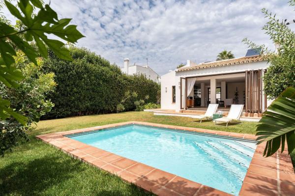 Casa o chalet independiente en Atalaya-Isdabe, Estepona photo 1