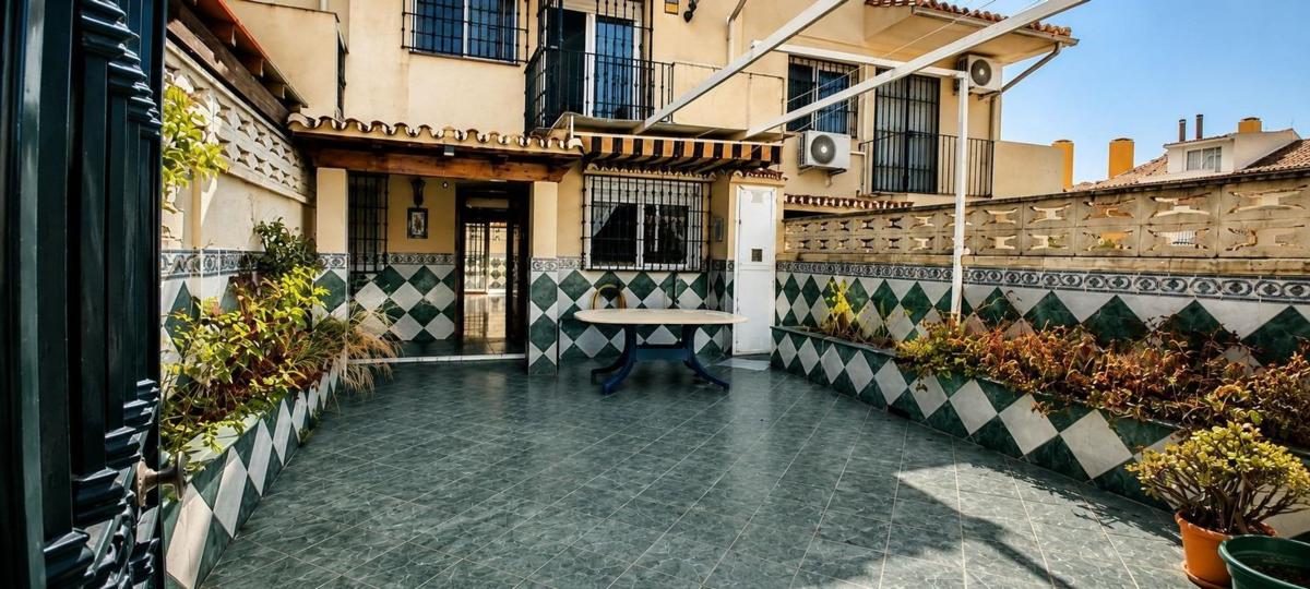 Sale of townhouse in Chalet adosado en Valdeolletas-Las Cancelas-Xarblanca, Marbella , Marbella photo 2