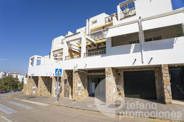 Chalet adosado en Limonar, Málaga thumbnail 2