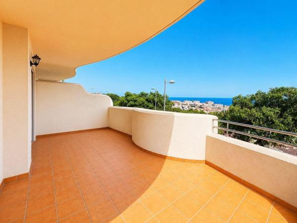 Продажа квартиры на Piso en Calle Ciudad de Ceuta, Arroyo de la Miel, Benalmádena, Бенальмадена
photo 1
