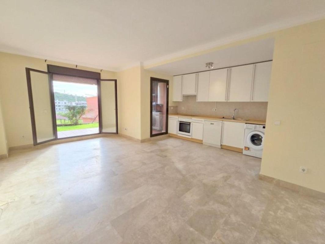 Venta de piso en Piso en Avenida Costa Galera, Buenas Noches, Estepona, Estepona
photo 2