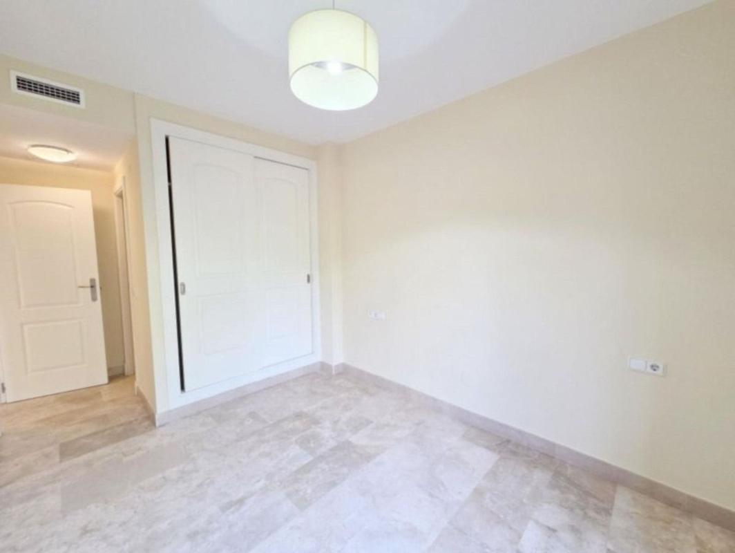 Venta de piso en Piso en Avenida Costa Galera, Buenas Noches, Estepona, Estepona
photo 3