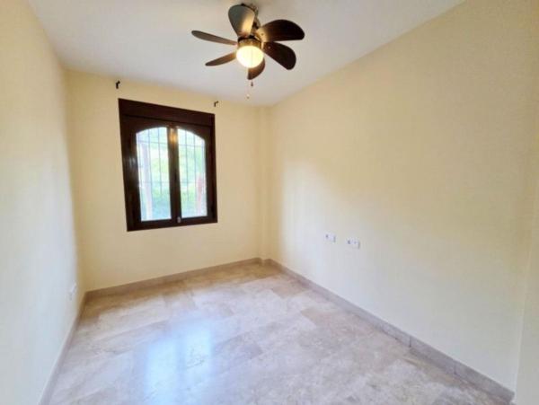 Venta de piso en Piso en Avenida Costa Galera, Buenas Noches, Estepona, Estepona
 photo 4