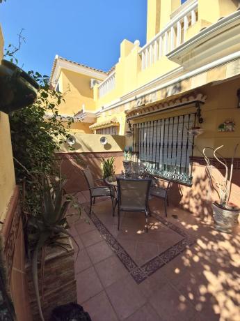 Chalet adosado en Calle Espacio, Polígonos - Recinto Ferial, Málaga thumbnail 2