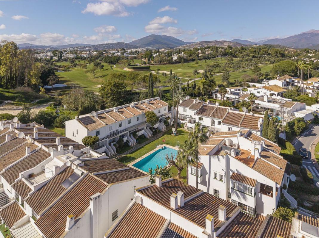 Продажа таунхауса в  Chalet adosado en Nueva Andalucía, Marbella , Марбелла photo 4