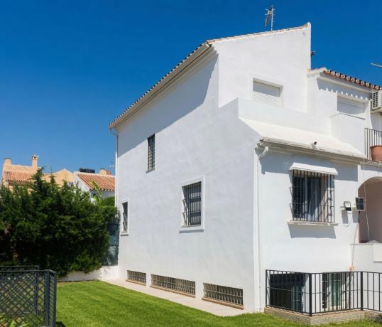 Chalet pareado en Garcia Lorca s/n, Nueva Atalaya, Estepona photo 1