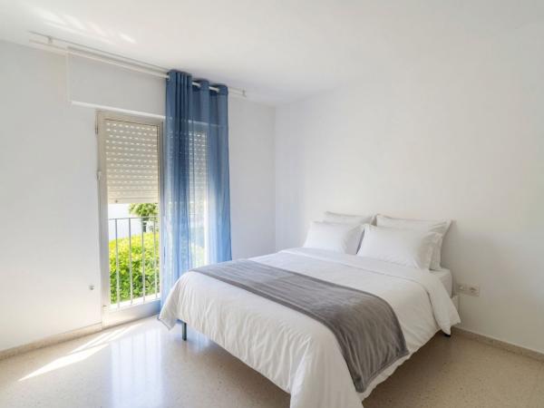 Chalet pareado en Garcia Lorca s/n, Nueva Atalaya, Estepona photo 3