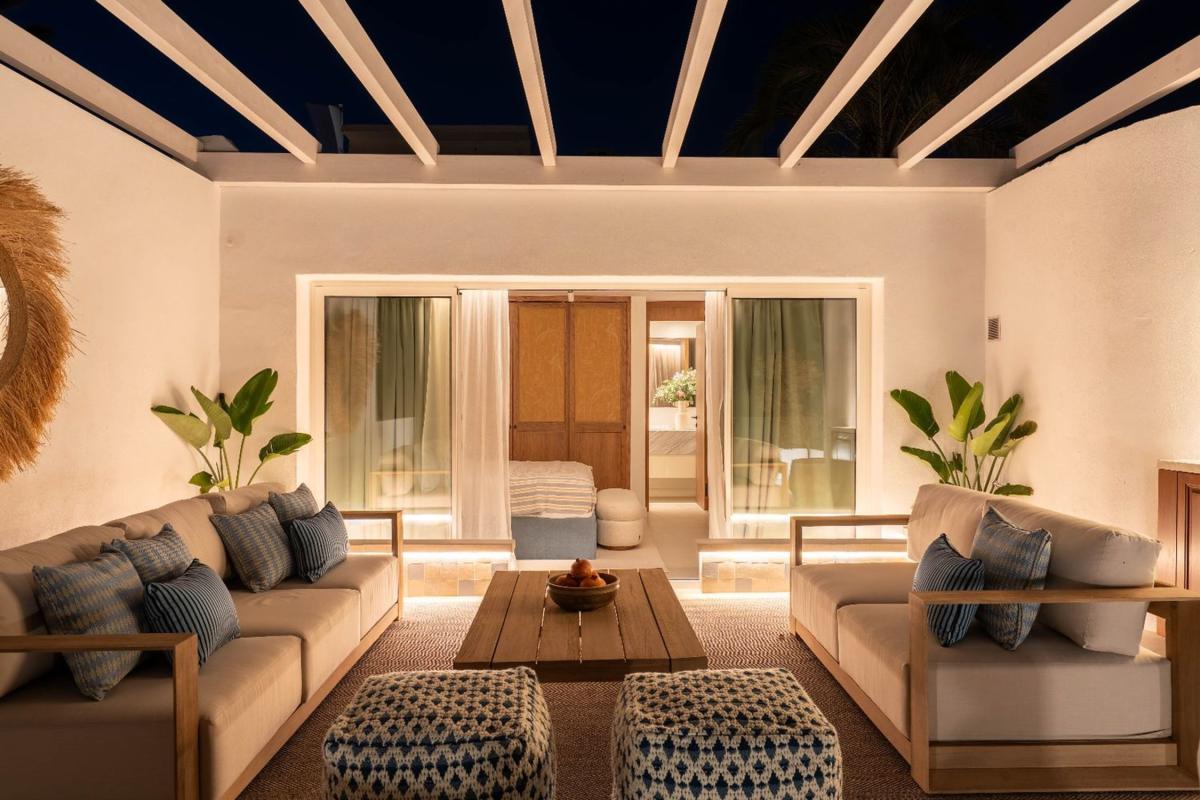 Venta de chalet adosado en Chalet adosado en Urbanización Oasis Club, Las Lomas de Río Verde, Marbella , Marbella photo 3