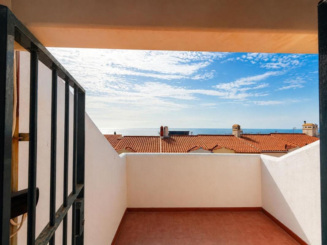 Продажа таунхауса в  Chalet adosado en Calle Hierbamora s/n, Centro, Benalmádena , Бенальмадена photo 3