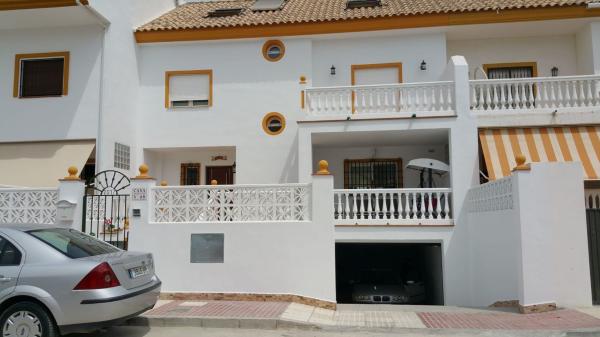 Chalet adosado en Calle Enebro s/n, San Pedro Pueblo, Marbella photo 1