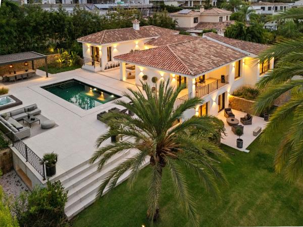 Casa o chalet independiente en Avenida Generalife, Las Brisas, Marbella photo 1