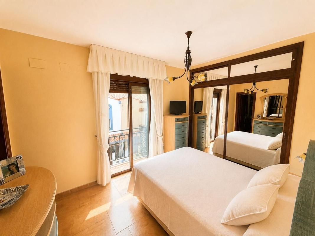 Продажа таунхауса в Chalet adosado en Calle Matogrosso, Centro, Benalmádena , Бенальмадена photo 2