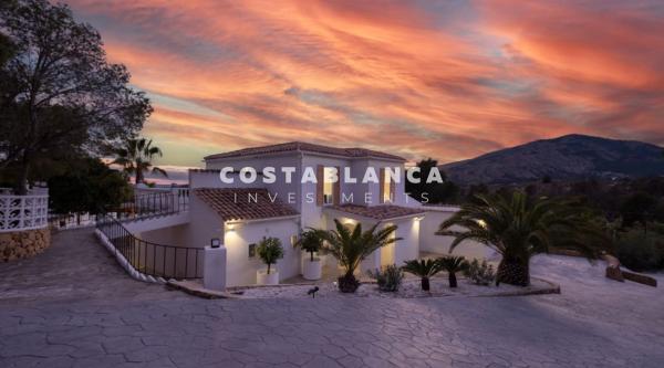 Chalet independiente en venta en Casa o chalet en Avenida Reyes Católicos, Golf Bahía, Finestrat, Finestrat thumbnail 2