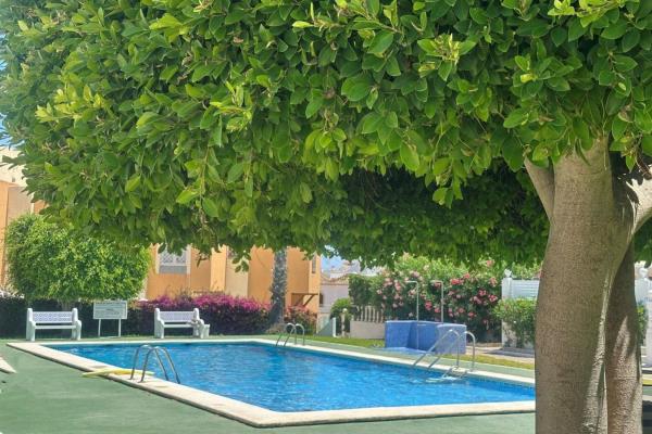 Chalet independiente en venta en Casa o chalet independiente en Torreblanca, Torrevieja, Torrevieja
 photo 1
