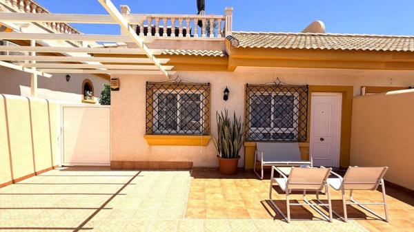 Chalet pareado en Calle Salvador Dalí, Los Montesinos photo 1