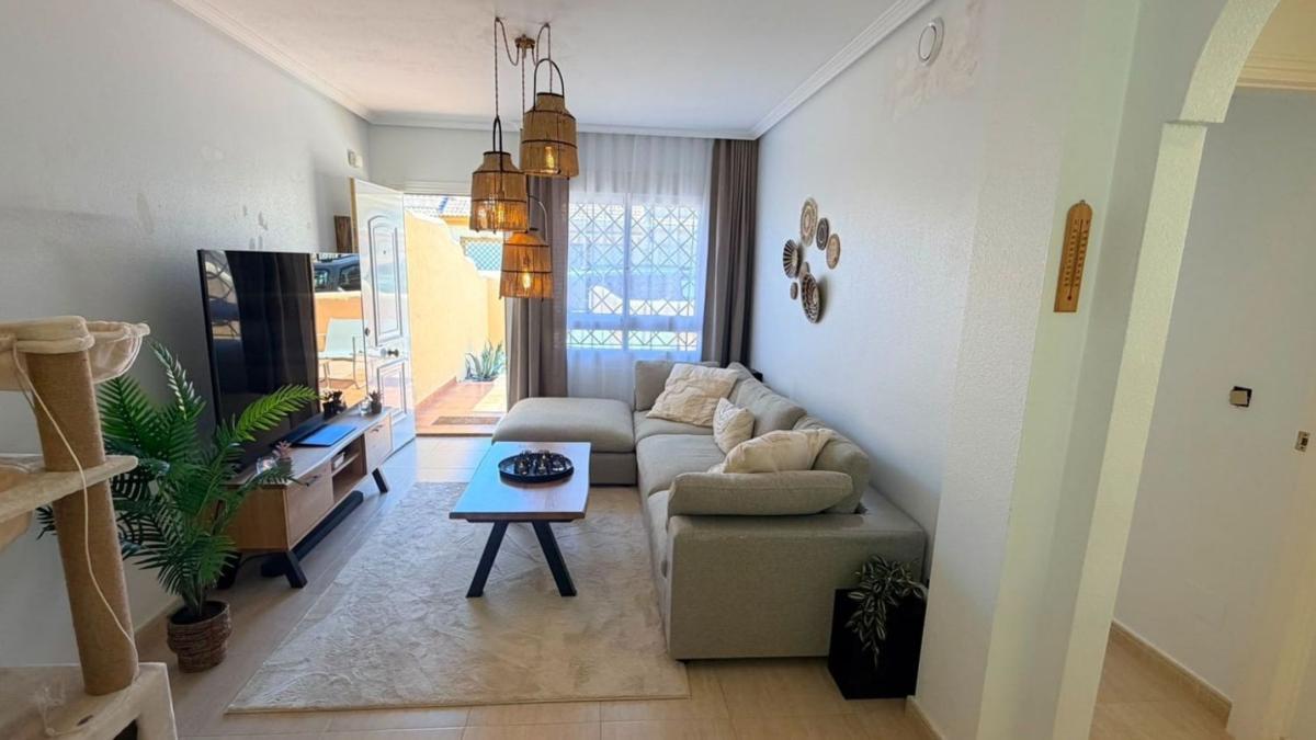 Sale of independent chalet in Chalet pareado en Calle Salvador Dalí, Los Montesinos, Los Montesinos
photo 3