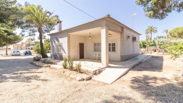Chalet wolnostojący na sprzedaż w  Casa o chalet independiente en La Galia-Bonavista, Elche / Elx, Elche / Elx photo 1